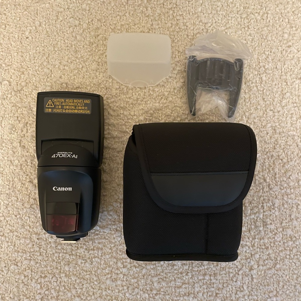 Canon Black Speedlite Flash for Enhanced Photography
